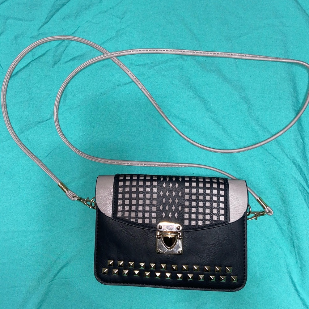 Target shoulder purse